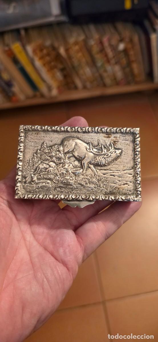 Bo&icirc;tes et petites bo&icirc;tes m&eacute;talliques: Espectacular caja maciza de plata muy elaborada y con punzones