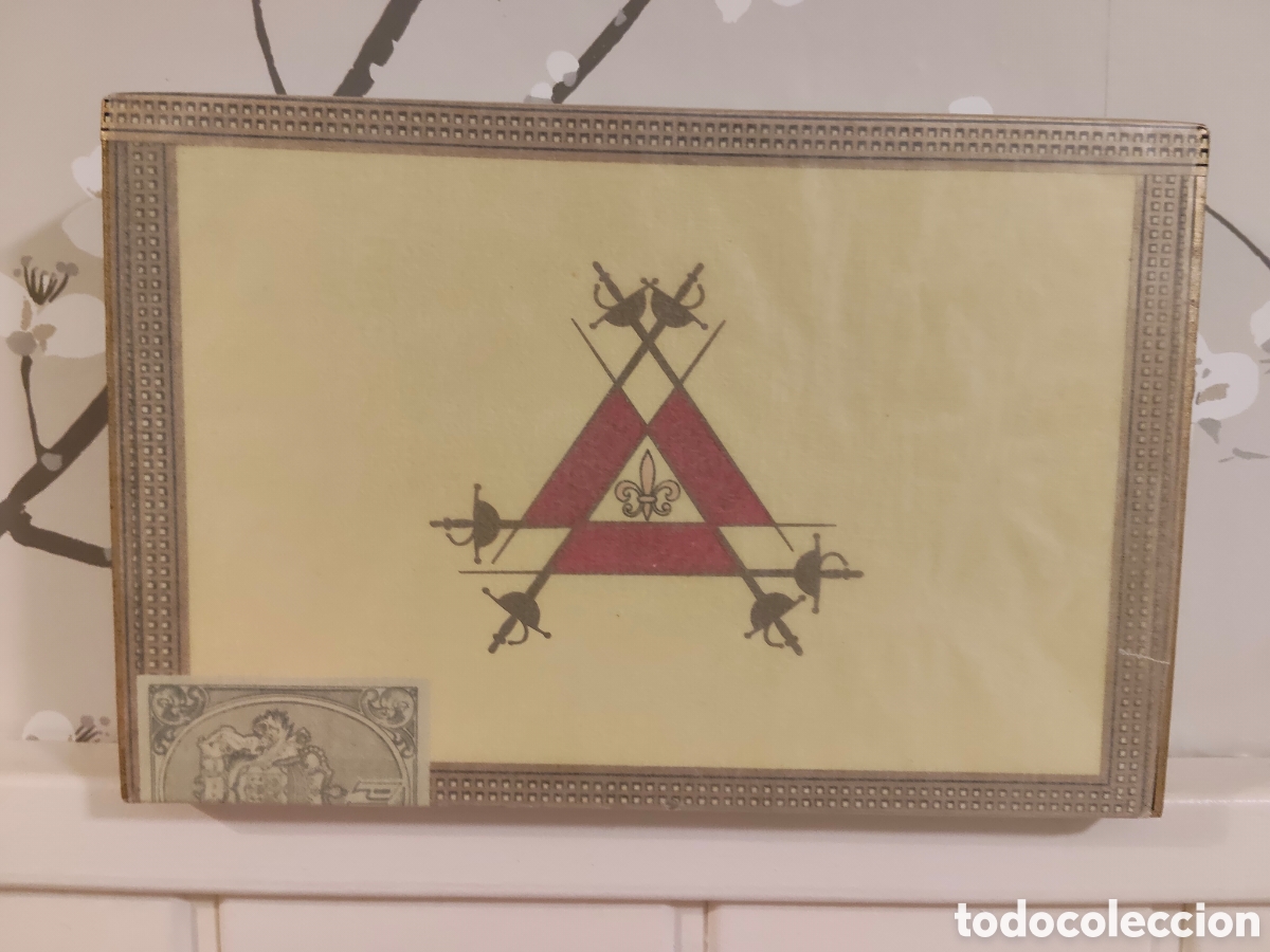 Bo&icirc;tes et petites bo&icirc;tes m&eacute;talliques: Caja con puros MONTECRISTO SIN ABRIR