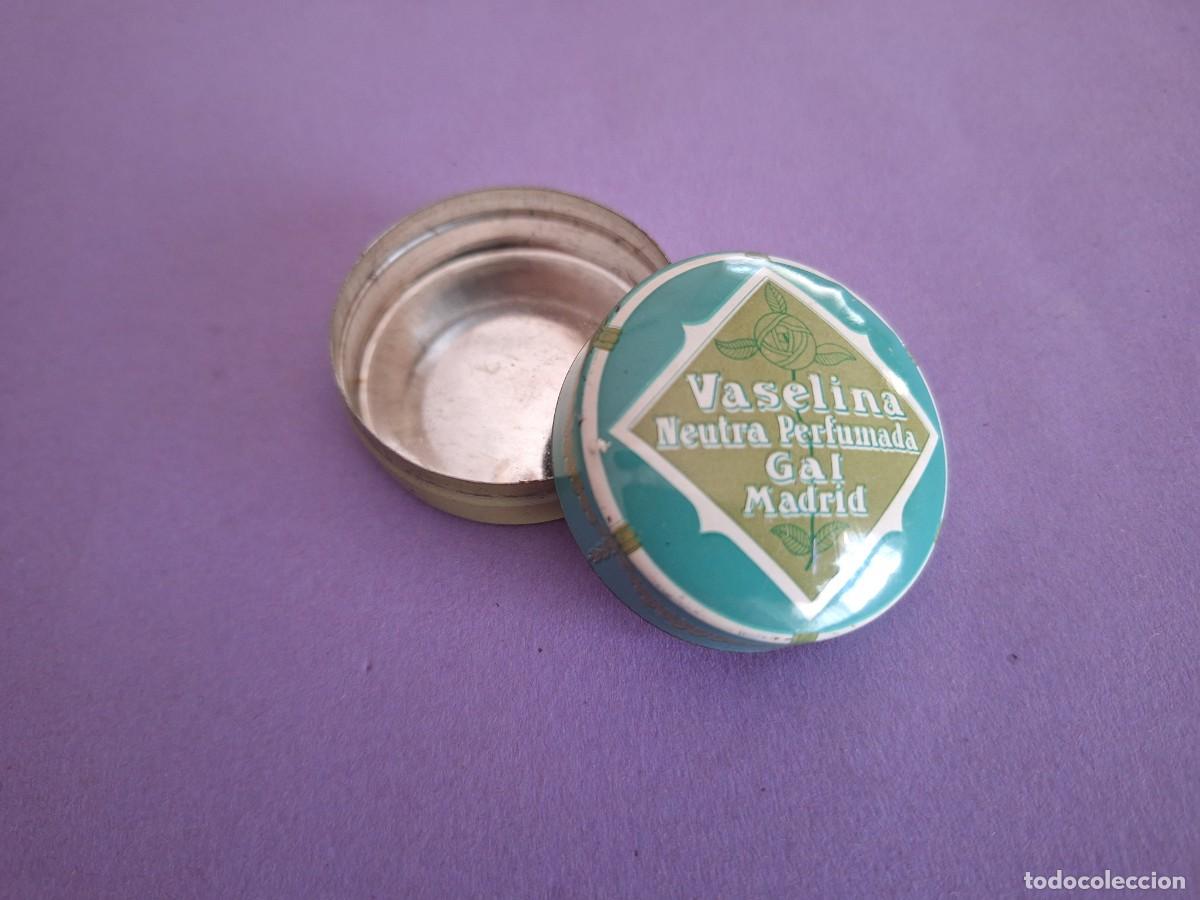 Cajas y cajitas met&aacute;licas: Antigua Cajita en Chapa Litografiada de Vaselina Neutra Perfumada de GAL Madrid