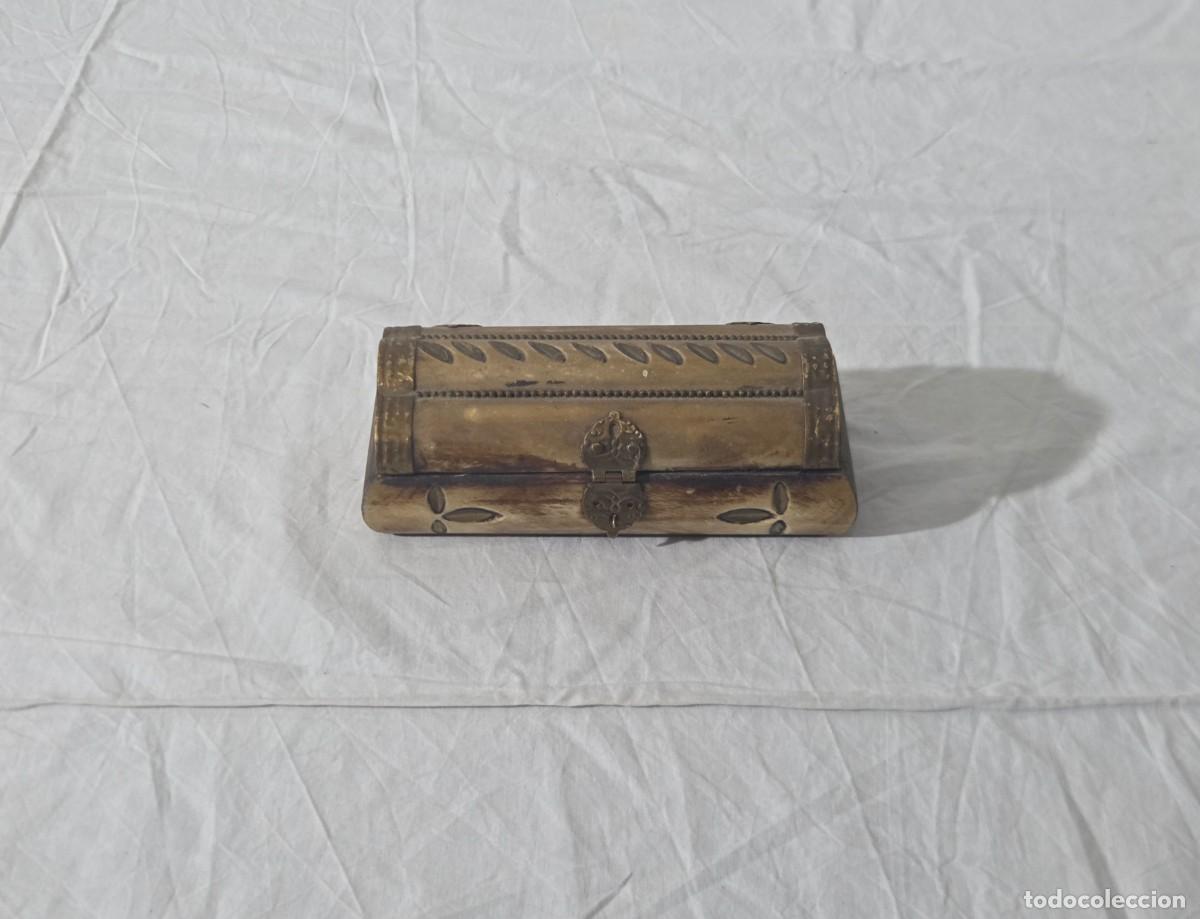 Cajas y cajitas met&aacute;licas: Caja joyero de hueso y lat&oacute;n