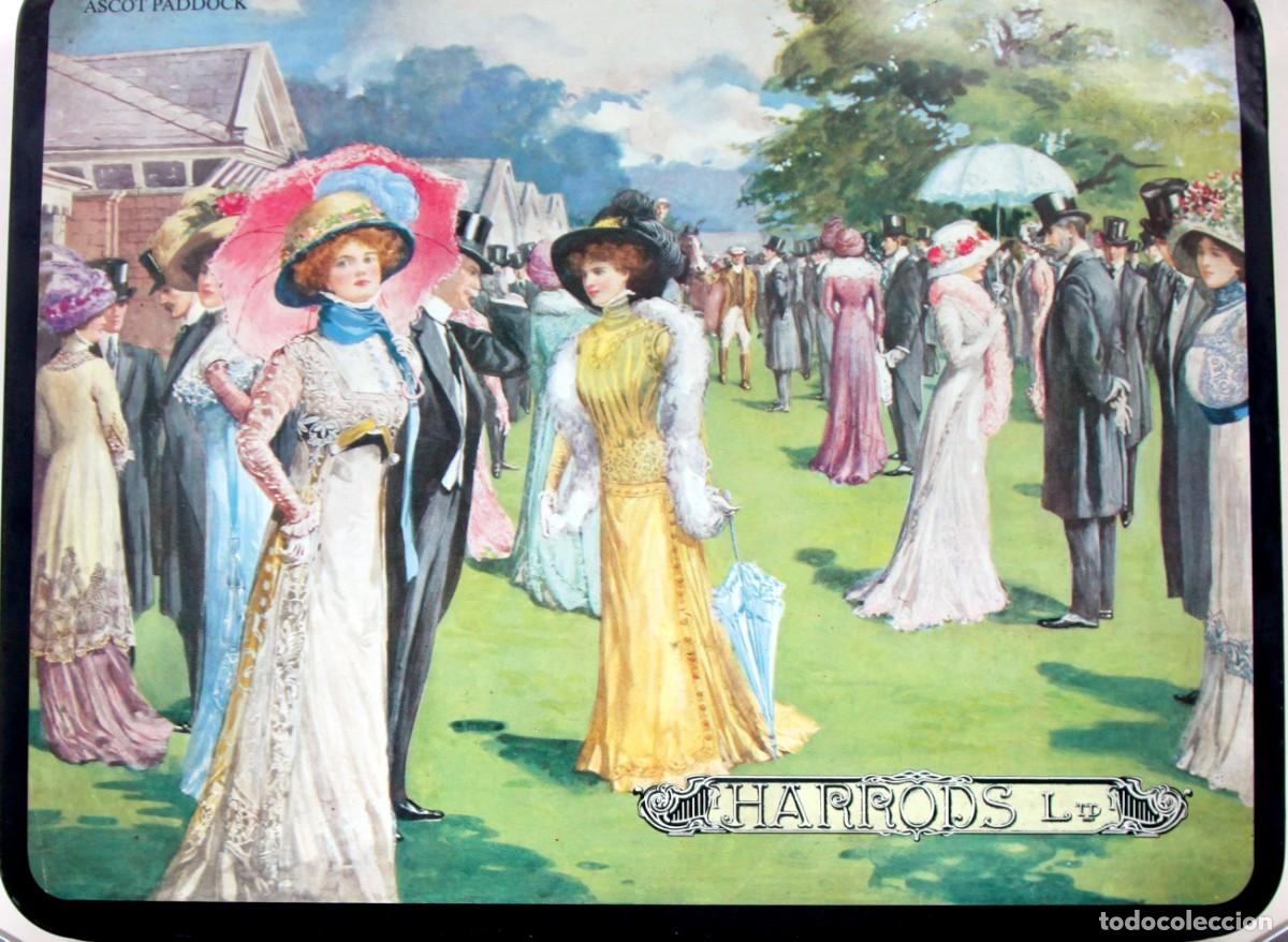 Cajas y cajitas met&aacute;licas: HARRODS CAJA MET&Aacute;LICA VINTAGE: ASCOT PADDOCK &ndash; 25 x 20 cm