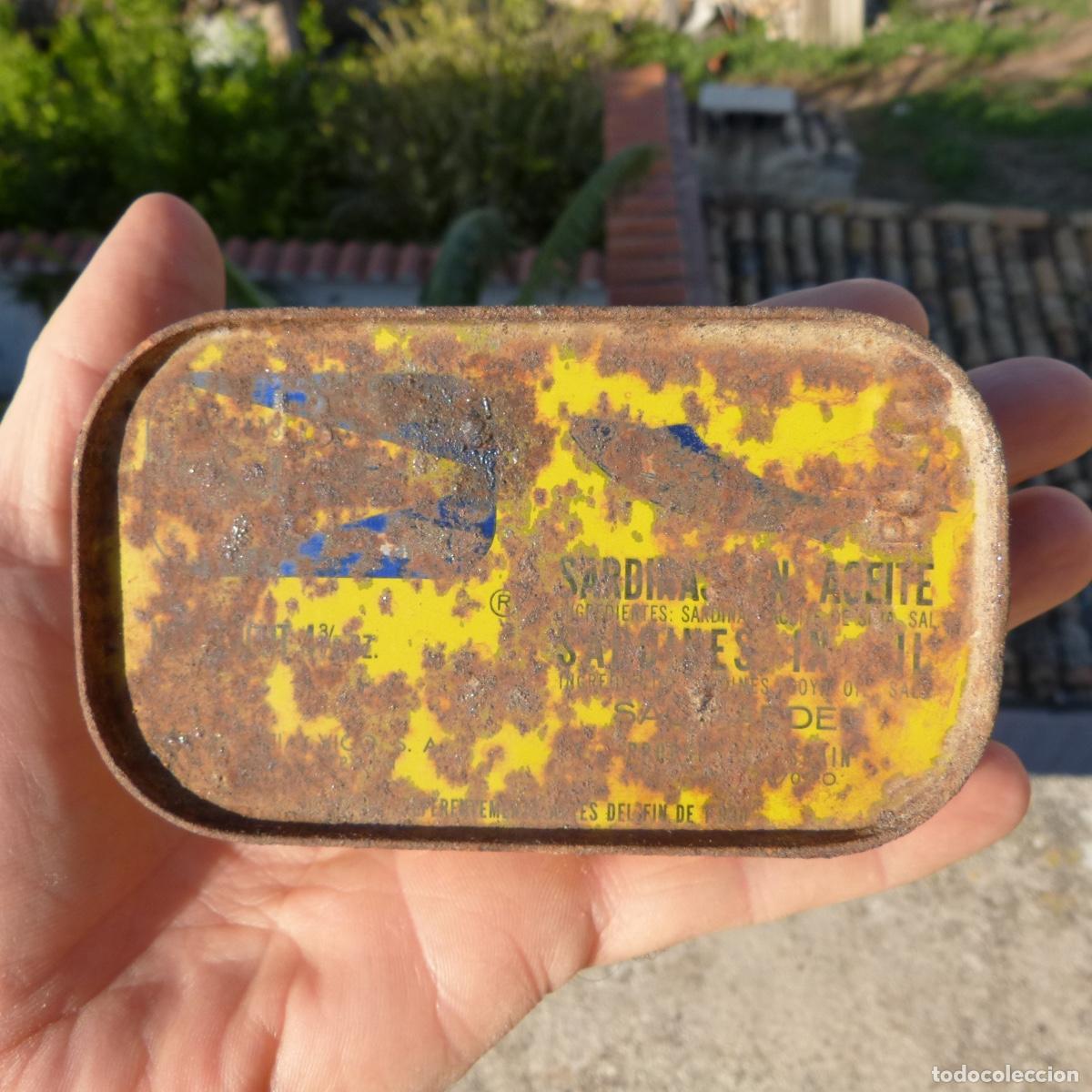 Cajas y cajitas met&aacute;licas: Antigua lata de sardinas en conserva, caducadas con fecha de 1990. Sin abrir. Comercial vigo s.a.