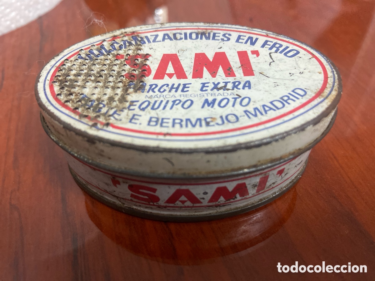 Cajas y cajitas met&aacute;licas: Antigua Caja de hojalata litografiada CON PUBLICIDAD de PARCHES SAMI - para MOTO BICICLETA, MIDE 8 X