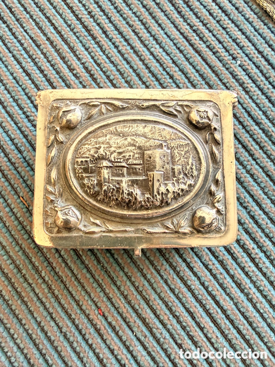 Cajas y cajitas met&aacute;licas: Caja Pastillero con la Alhambra en plata cofrade de los talleres de Arte Moreno