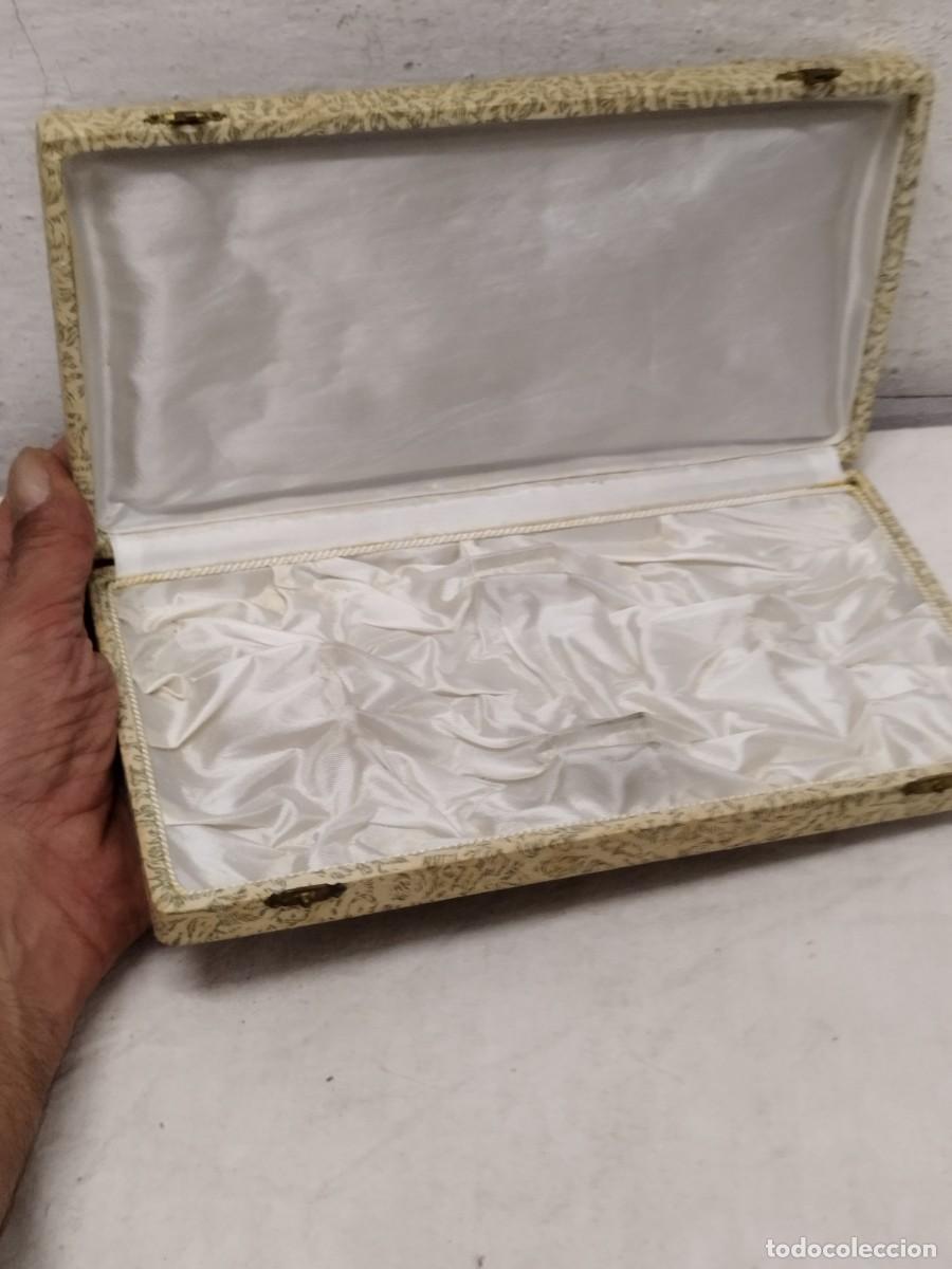 Cajas y cajitas met&aacute;licas: Antigua caja de cubiertos de servicio, para 3 piezas. Cuberteria.