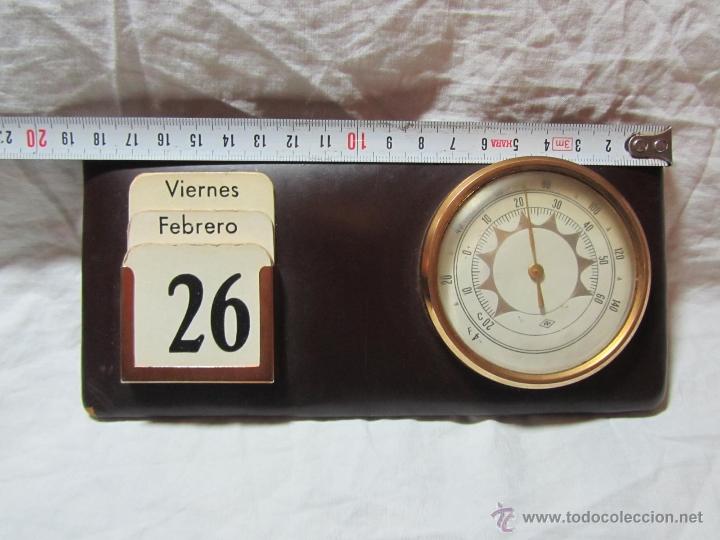 Coleccionismo calendarios: Antiguo calendario con term&oacute;metro - Foto 2