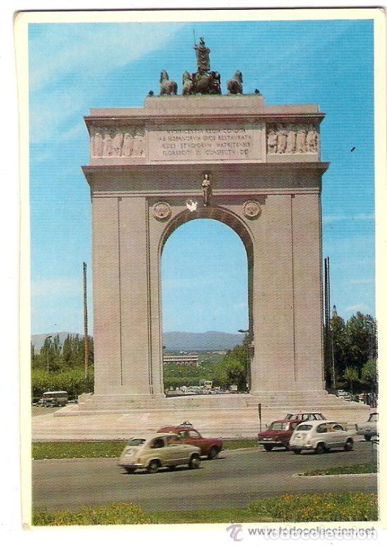 Coleccionismo calendarios: -17822 CALENDARIO MADRID, A&Ntilde;O 1975, ARCO DE TRIUNFO, CON PUBLICIDAD, CIUDADES, SEAT 600