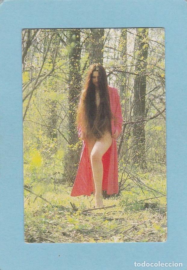 Coleccionismo calendarios: CALENDARIO EXTRANJERO 1990 - MOZA EN EL CAMPO CON BATA ROJA