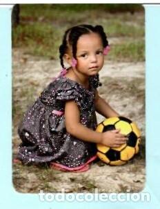 Coleccionismo Calendarios: CALENDARIO EXTRANJERO DE NI&Ntilde;A CON PELOTA DEL A&Ntilde;O 2020