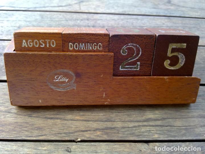 Coleccionismo calendarios: CALENDARIO PERPETUO DE MADERA LABORATORIO LILLY