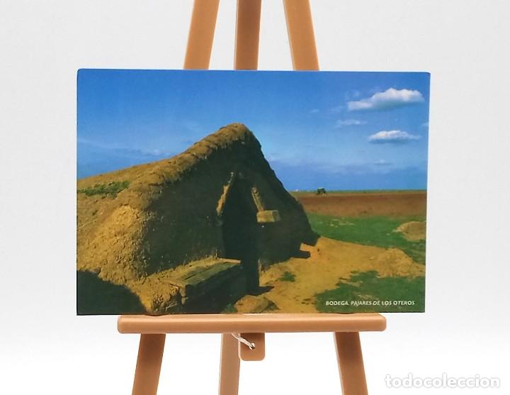 Colecionismo Calend&aacute;rios: Calendario de bolsillo - 2004 - Paisajes y monumentos - Bodega - Pajares de los Oteros (Le&oacute;n)