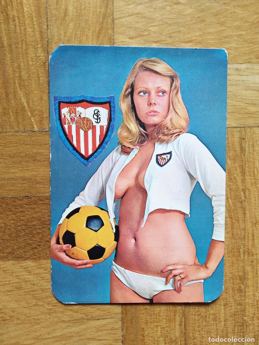 Coleccionismo calendarios: CALENDARIO SERIADO DEL FUTBOL. CHICA CON ESCUDO DEL SEVILLA C.F A&Ntilde;O 1977 VER FOTOS