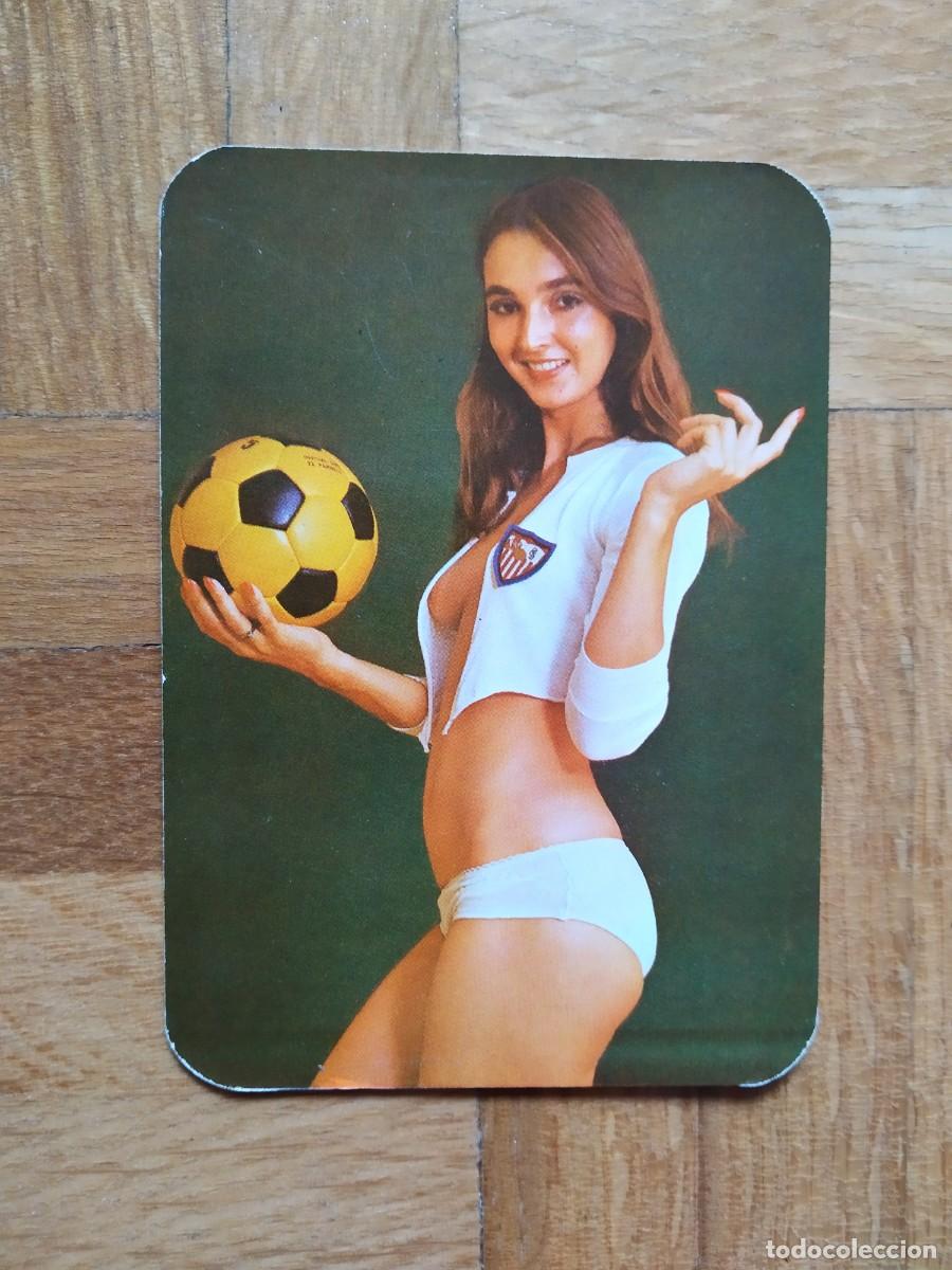 Coleccionismo calendarios: CALENDARIO SERIADO DEL FUTBOL. CHICA CON ESCUDO DEL SEVILLA C.F A&Ntilde;O 1977 VER FOTOS EDIJAR