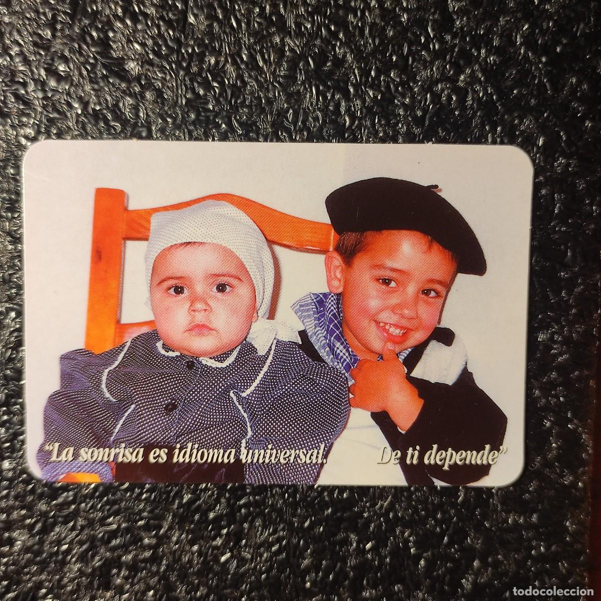 Coleccionismo Calendarios: CALENDARIO DE BOLSILLO NI&Ntilde;OS ** PAREJITA TRAJE REGIONAL VASCO ** SAN JUAN DE DIOS 2002 ** T1