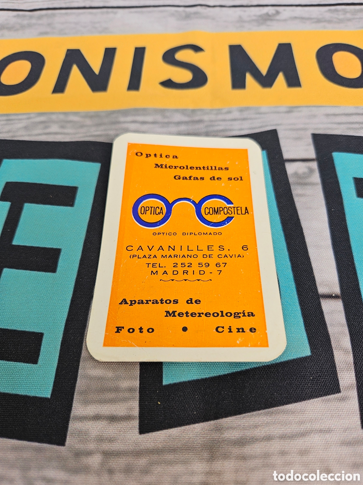Coleccionismo calendarios: CALENDARIO EMPRESA OPTICA COMPOSTELA. GAFAS DE SOL . 1970