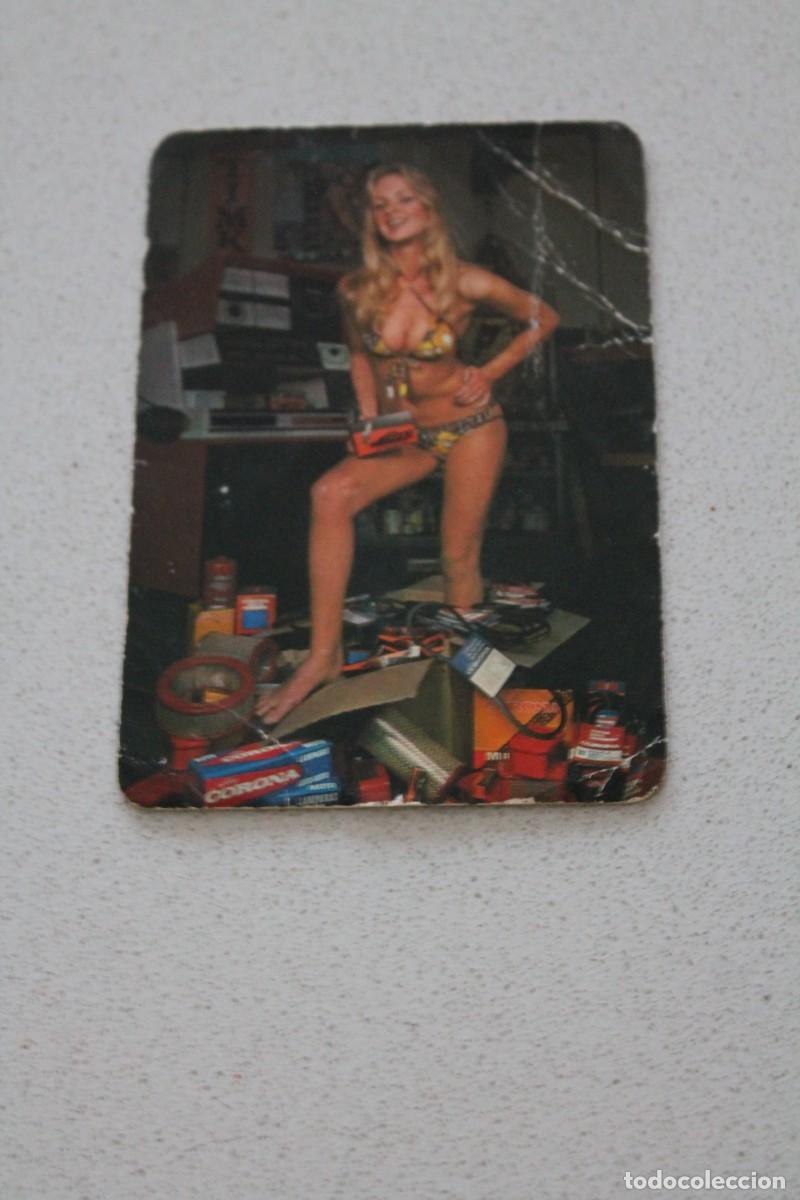 Coleccionismo calendarios: CALENDARIO DE BOLSILLO. CHICA. A&Ntilde;O 1975. Productos para el autom&oacute;vil CORONA.