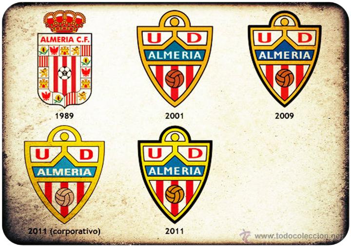 Coleccionismo deportivo: CALENDARIO DE BOLSILLO ESCUDOS ALMERIA - Foto 1