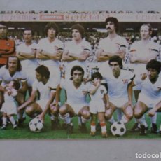 Coleccionismo deportivo: SEVILLA F.C. : CALENDARIO NACIONAL DE LIGA , 1979 - 80 . FOTO DEL EQUIPO CON LUTO. CASA FRASQUITO. Lote 348380438