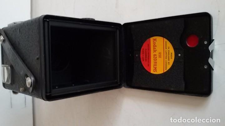 Cámara de fotos: Camara Kodak Brownie Flash II. Gran Bretaña.1957-1960. Con contactos para flash.Usa pelicula de 620 - Foto 6 - 104039303