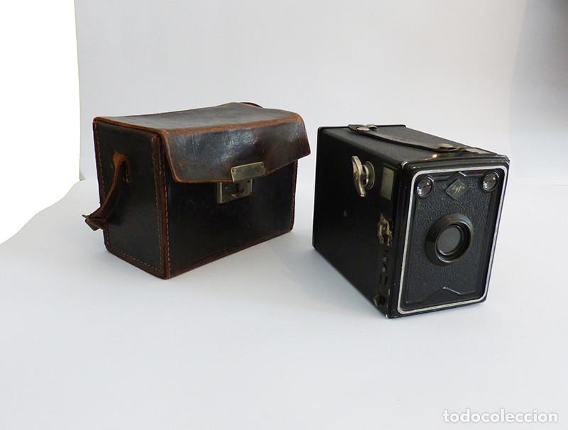 C&aacute;mara de fotos: C&aacute;mara de caj&oacute;n y rollo Agfa box - Foto 1