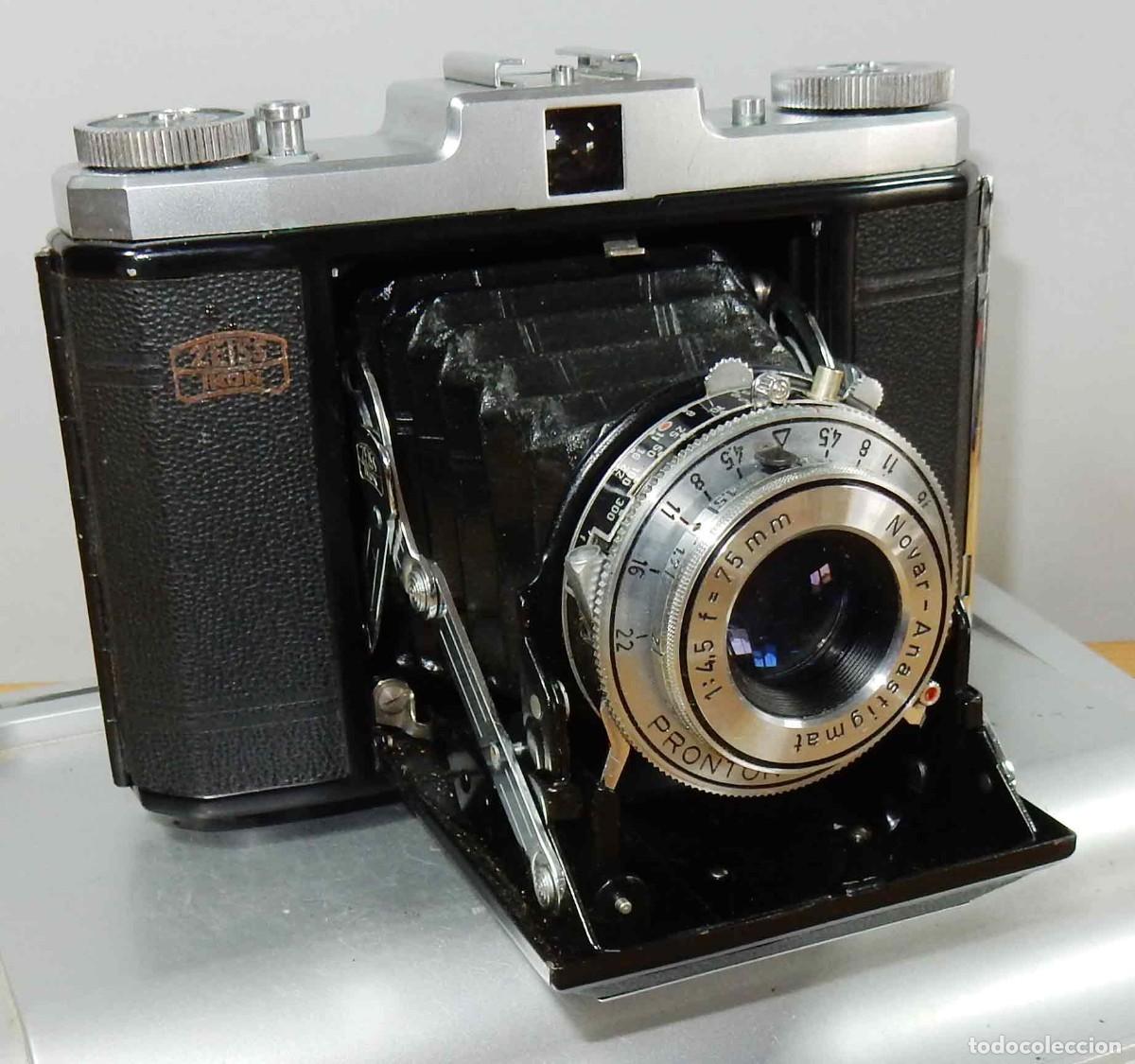 Lot 538 - A Zeiss Ikon Ikonta II w/ Zeiss Opton Tessar