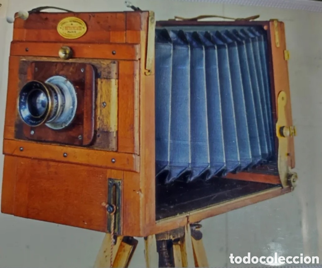 C&aacute;mara de fotos: Antigua m&aacute;quina fotos madera. J. Reigondaud Par&iacute;s 1905