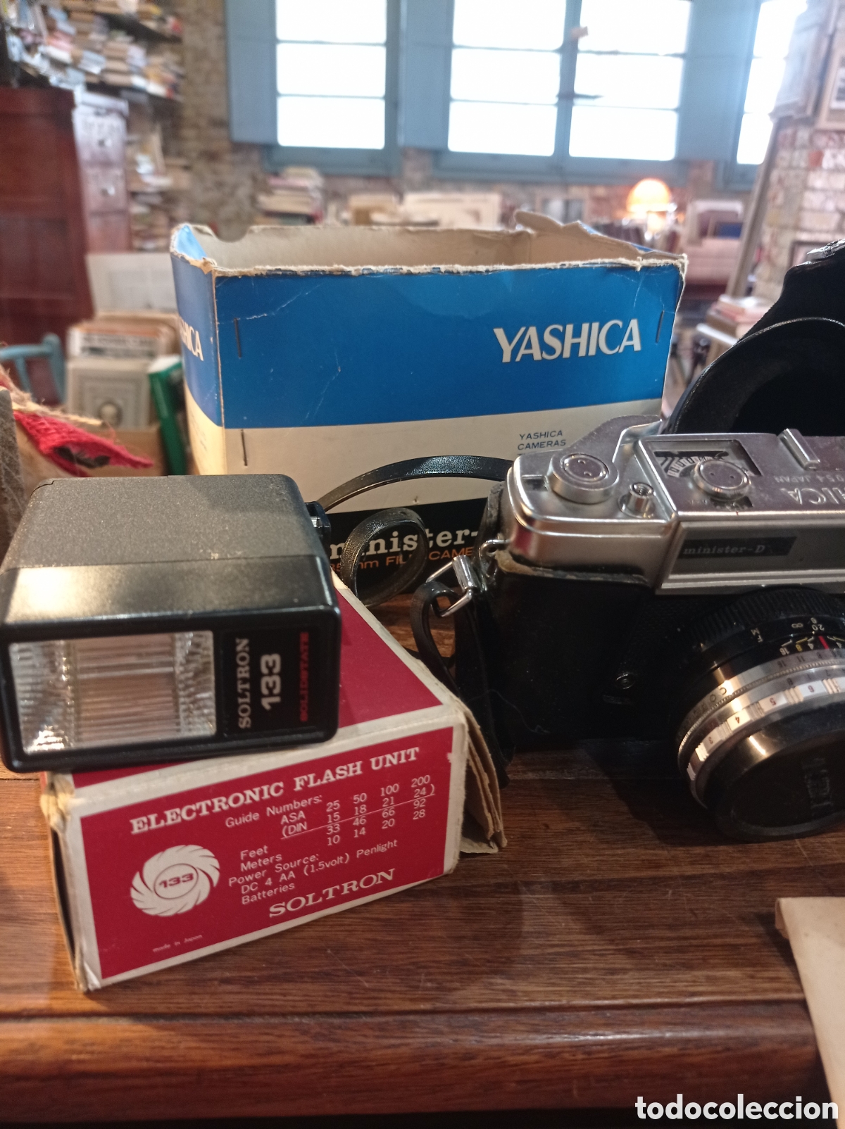 C&aacute;mara de fotos: lote 2 camaras fotograficas con flash. yashica y derlay.caja original y instrucciones. Funda