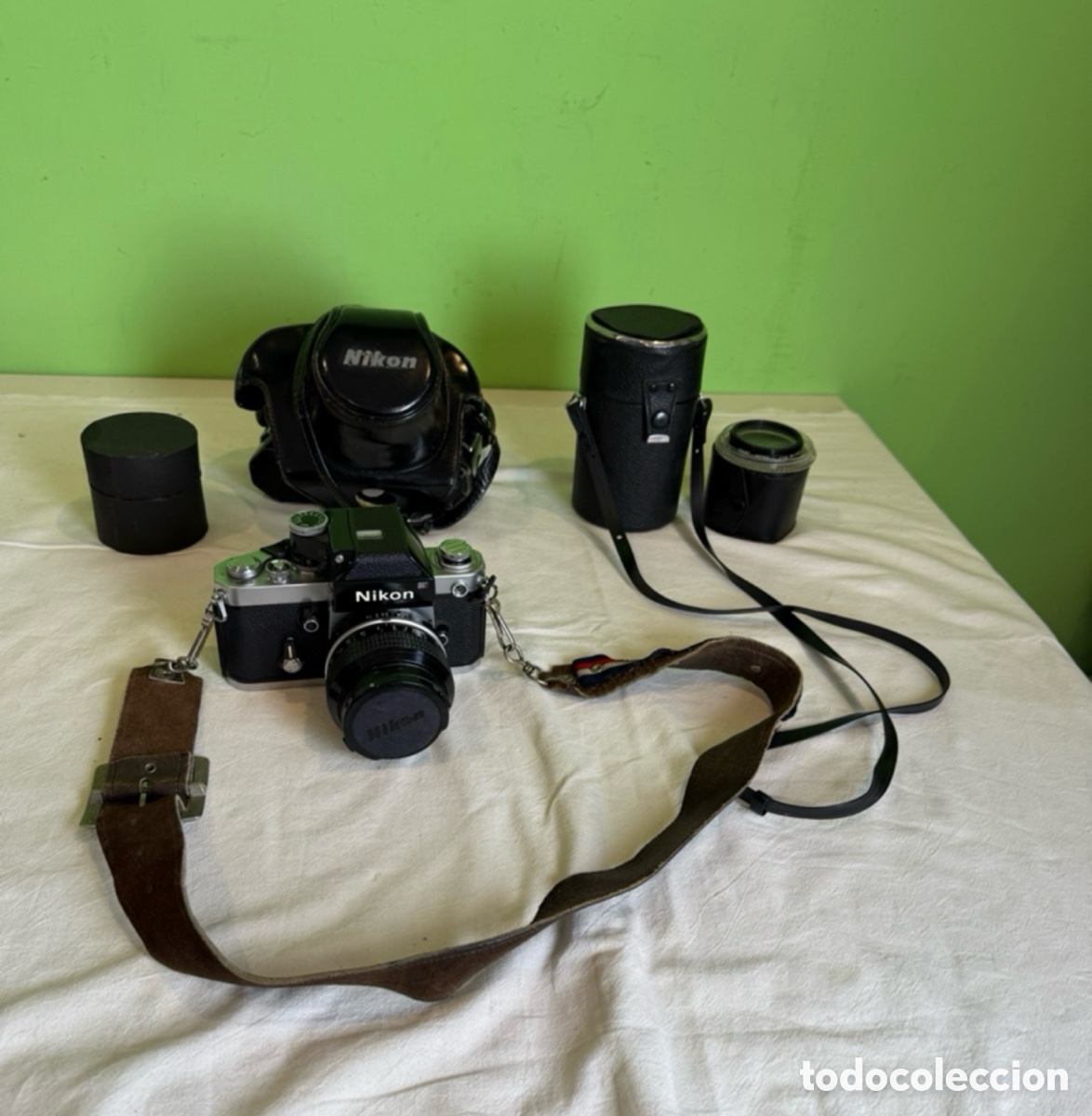 C&aacute;mara de fotos: Antigua c&aacute;mara anal&oacute;gica vintage Nikon F2 con 3 objetivos extras. Ver las fotos.