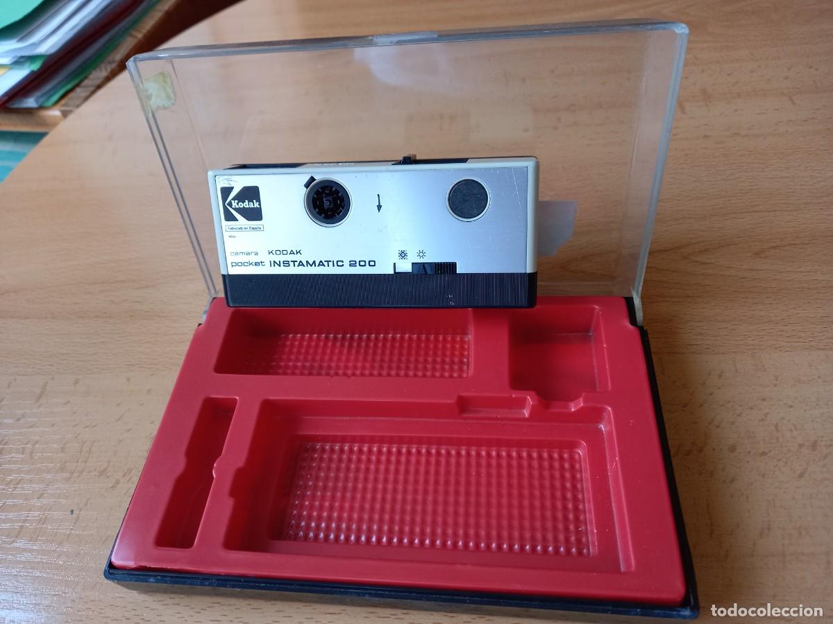 Photo camera: C&aacute;mara fotogr&aacute;fica Kodak Instamatik 200, de colecci&oacute;n. Medidas 16x10x4 cms. Peso 200 grs