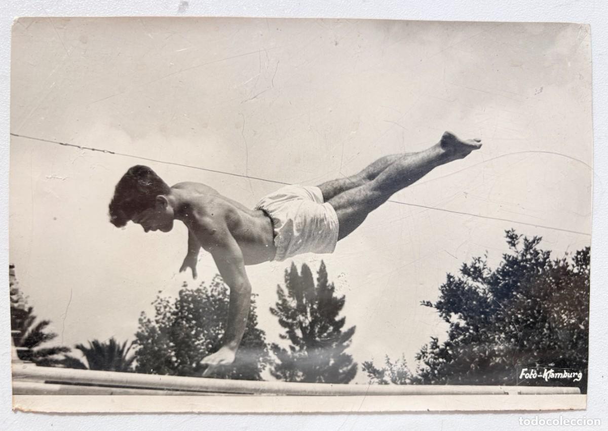 C&aacute;mara de fotos: JOAQU&Iacute;N BLUME &mdash; Fotograf&iacute;a original de &eacute;poca. Gij&oacute;n, 1949. Foto-Klamburg.