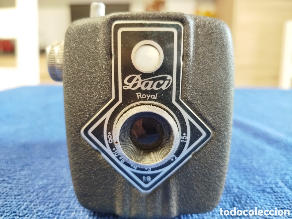 C&aacute;mara de fotos: C&aacute;mara de caj&oacute;n Dacora Daci Royal, fabricada en Alemania 1950.