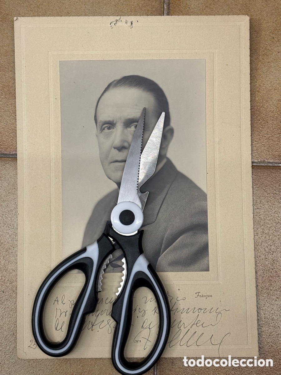 C&aacute;mara de fotos: RETRATO CON DEDICATORIA Y FIRMA DE Te&oacute;filo Hernando Ortega 1952. m&eacute;dico, cient&iacute;fico, escritor