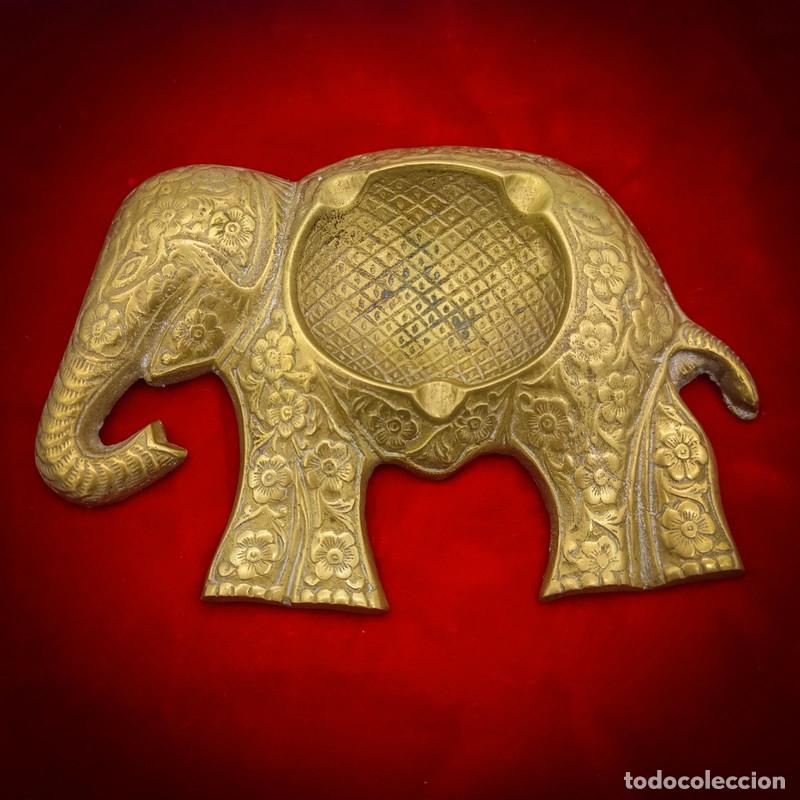 Photo camera: Cenicero de bronce en forma de elefante, India, mitad s.XX
