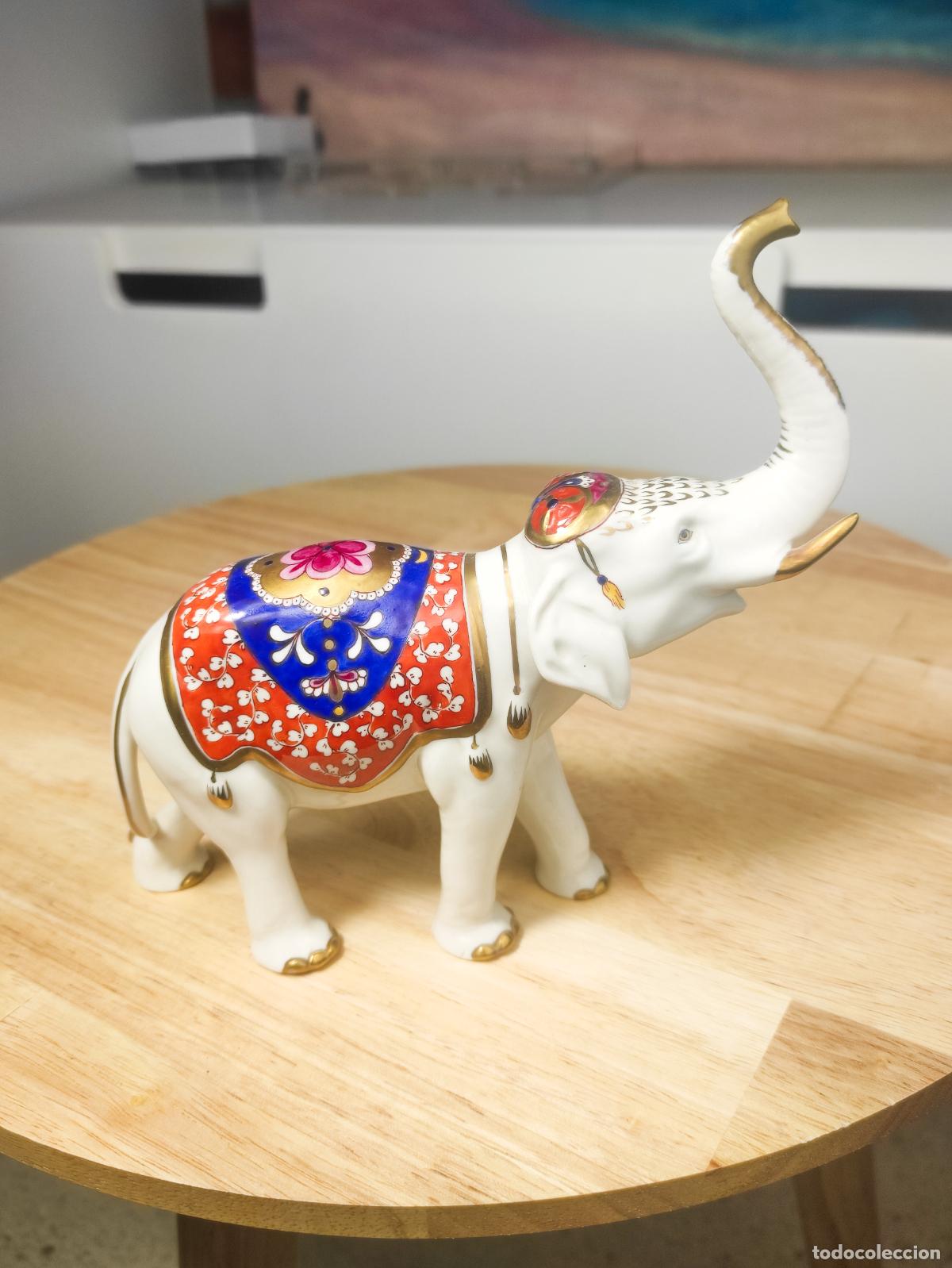 Photo camera: Figura de Elefante de Porcelana del Escultor Alem&aacute;n Rudolf Kammer c.1960.