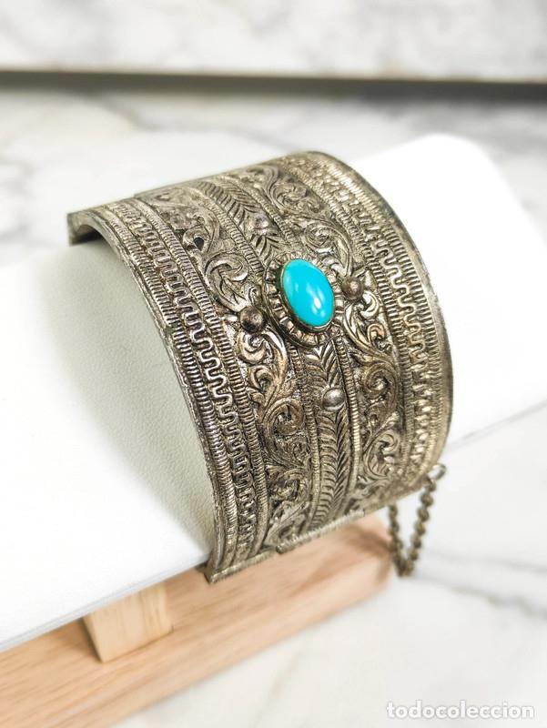 Photo camera: Antiguo Brazalete indio ba&ntilde;ado en plata y vidrio azul 1950