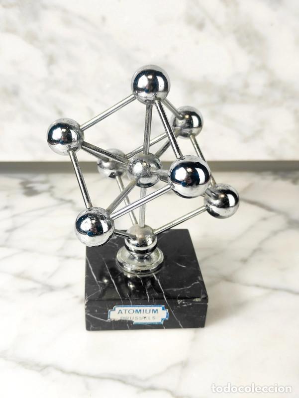 Photo camera: Escultura del Atomium, Bruselas, Exposici&oacute;n Universal