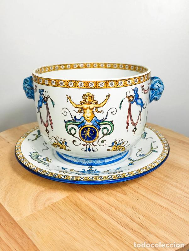 Photo camera: Macetero con su plato de porcelana de Gien, Francia finales s.XIX