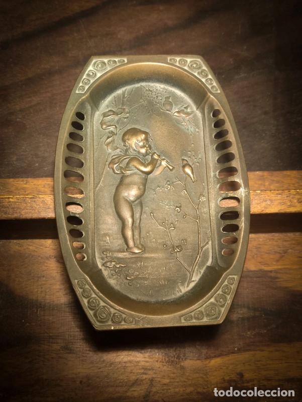 C&aacute;mara de fotos: Bandeja de bronce para cartas de visita Alemana WMF Jugend c.1870