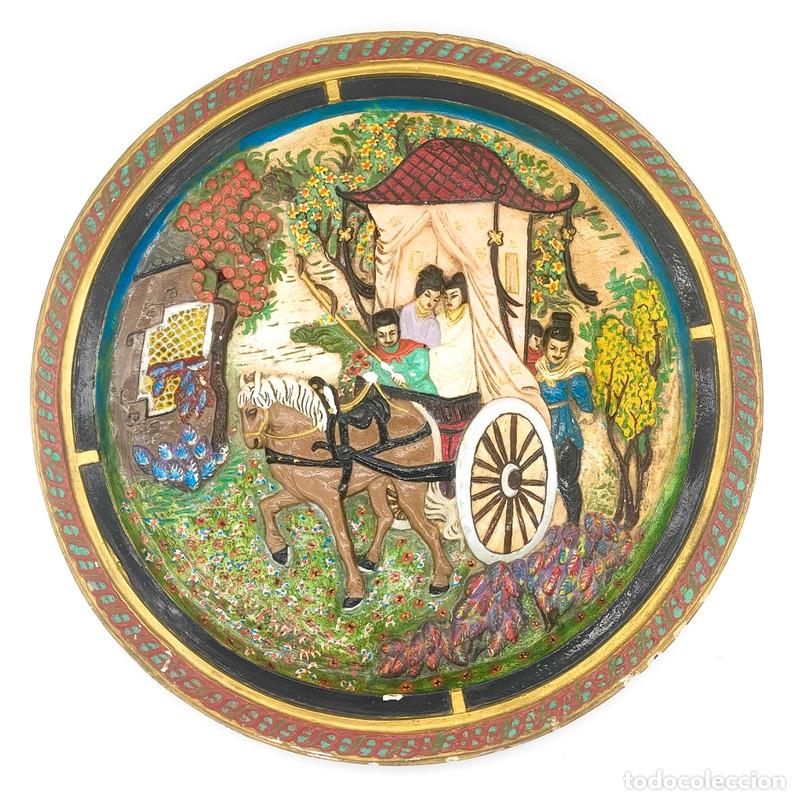 C&aacute;mara de fotos: Bajorrelieve Italiano de Capodimonte de escena oriental China o Japonesa de escayola, mide 45cm