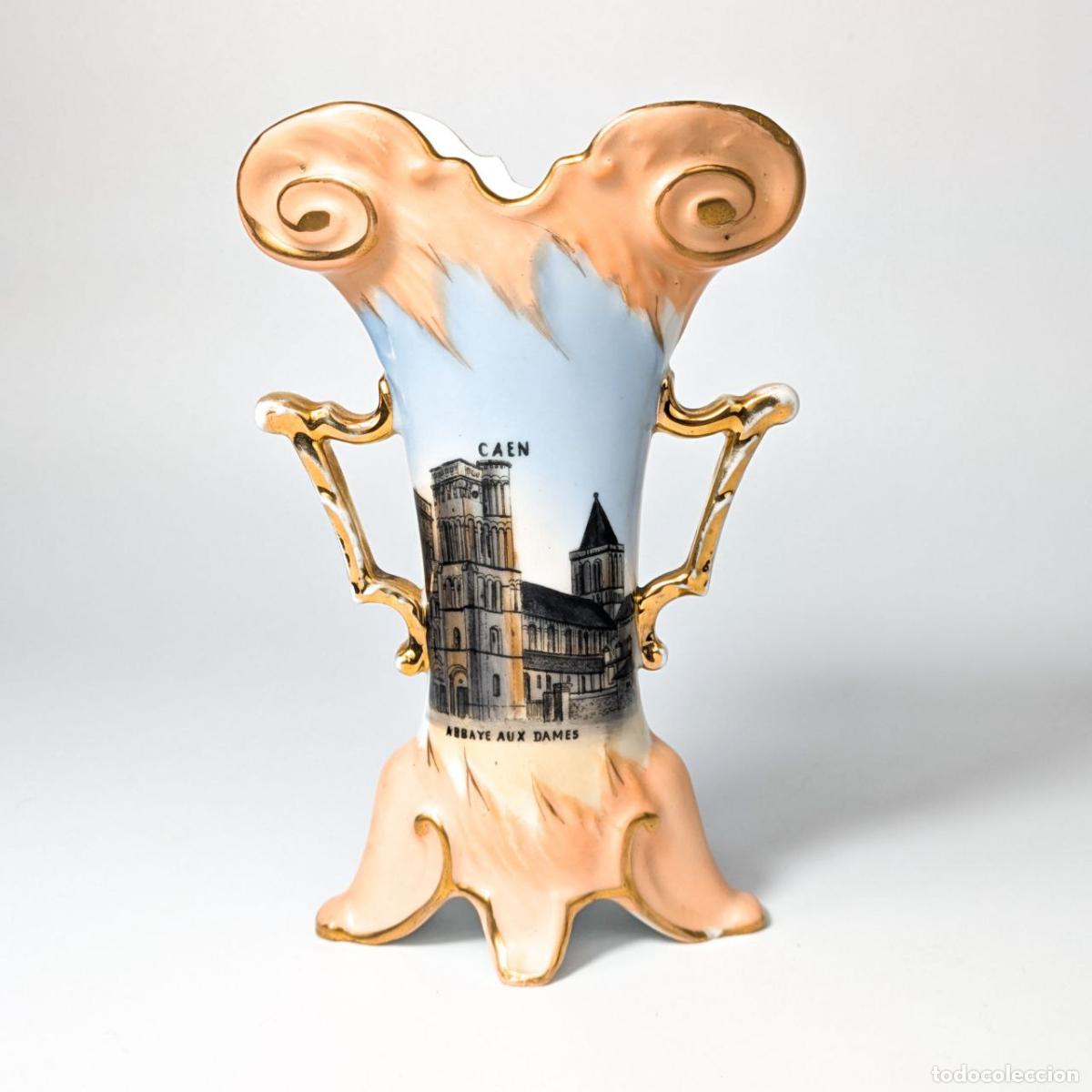 C&aacute;mara de fotos: Jarr&oacute;n de Porcelana de La Abad&iacute;a de las Damas, Caen, Francia c.1900