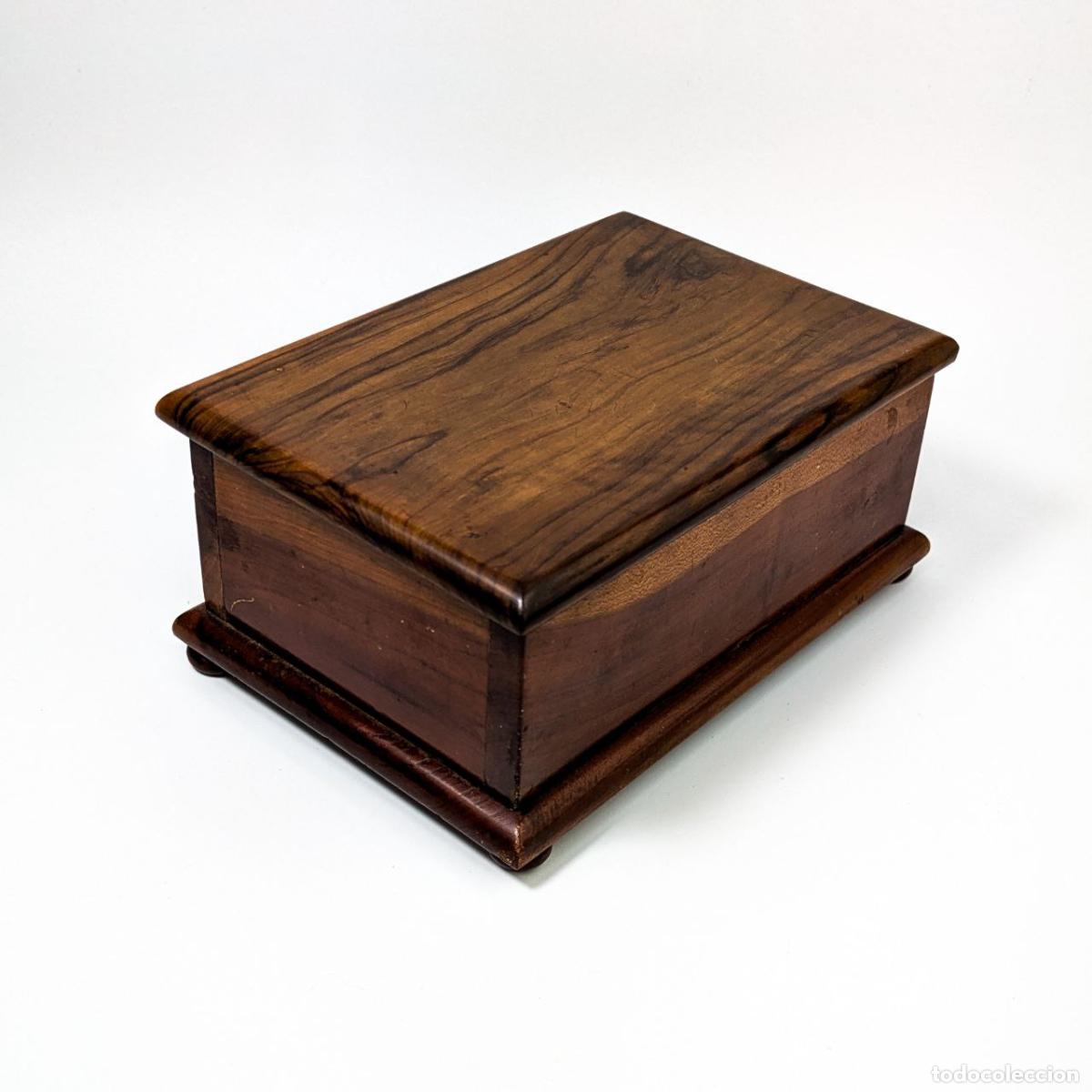 C&acirc;maras de fotos: Caja de Recuerdos de Madera de nogal c.1960