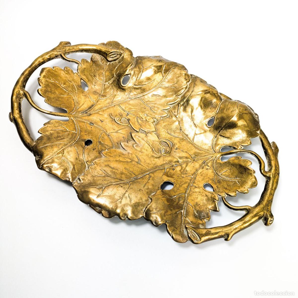 Fotokamera: Bandeja frutera de bronce en forma de Hoja de Vid Art Nouveau Francesa c.1900