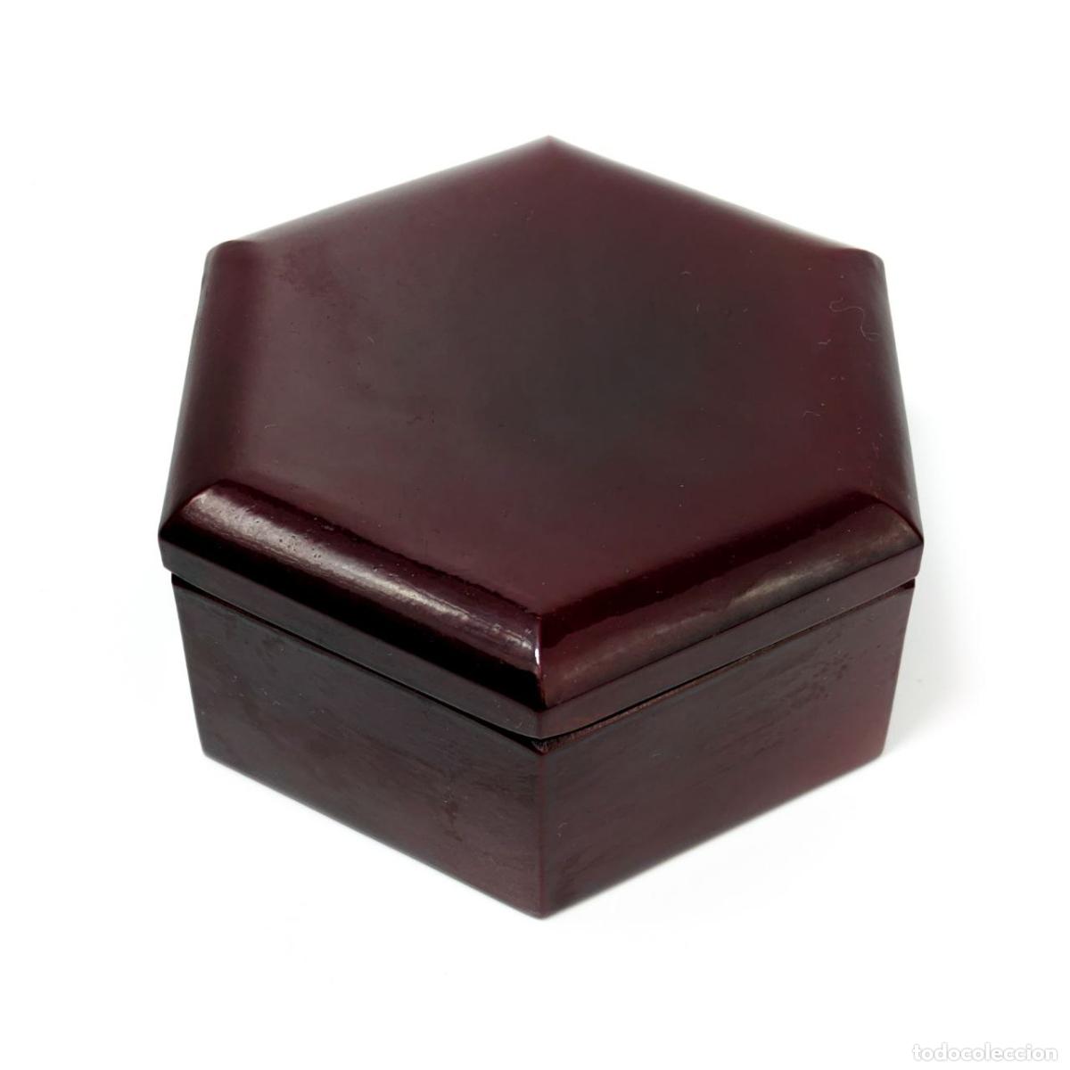 Fotokamera: Caja de laca hexagonal Japonesa c.1960