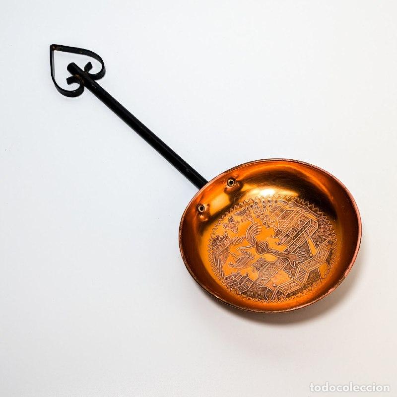 C&aacute;mara de fotos: Peque&ntilde;a Sart&eacute;n Decorativa de cobre patr&oacute;n Willow s.XX