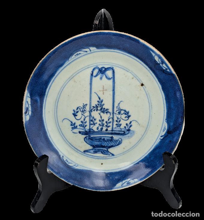 C&aacute;mara de fotos: Plato Azul y Blanco, China, Dinast&iacute;a Qing, Periodo Kangxi (1662-1722)