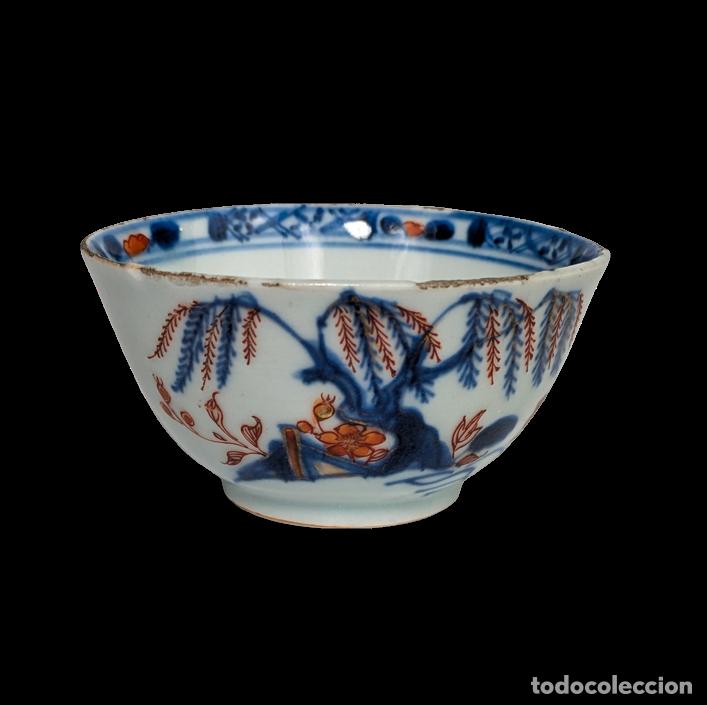 C&aacute;mara de fotos: Copa de t&eacute; Imari Willow, China, Dinast&iacute;a Qing, Periodo Kangxi (1662-1722)