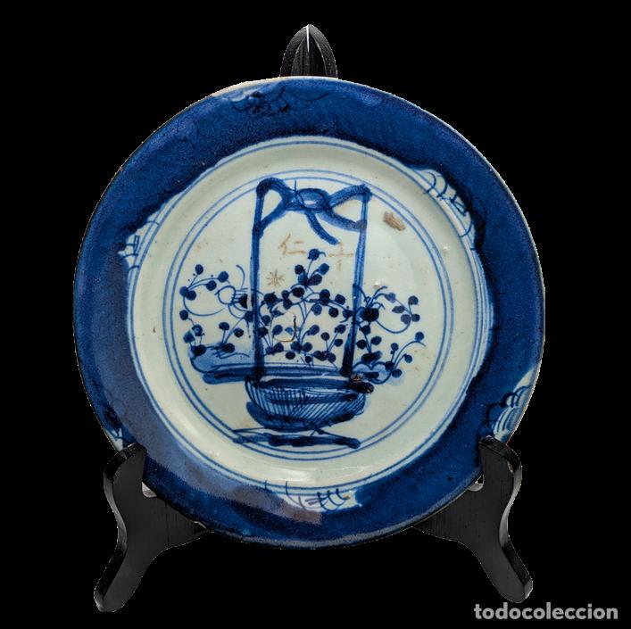 C&aacute;mara de fotos: Plato Azul y Blanco, China, Dinast&iacute;a Qing, Periodo Kangxi (1662-1722)