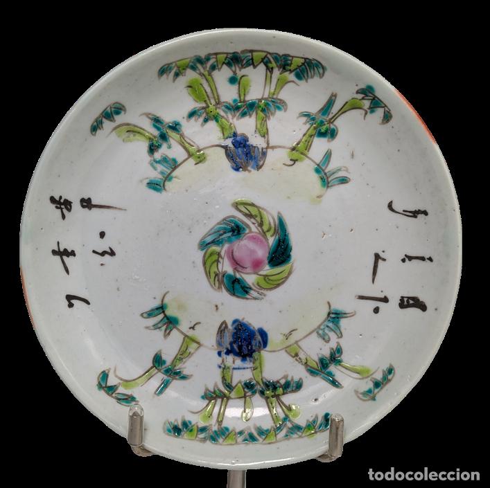 C&aacute;mara de fotos: Platito Famille Rose Canton&eacute;s, China, Periodo Tongzhi (1861-1875)