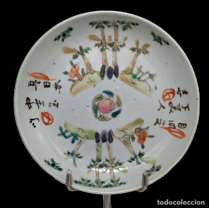 C&aacute;mara de fotos: Platito Famille Rose Canton&eacute;s, China, Periodo Tongzhi (1861-1875)