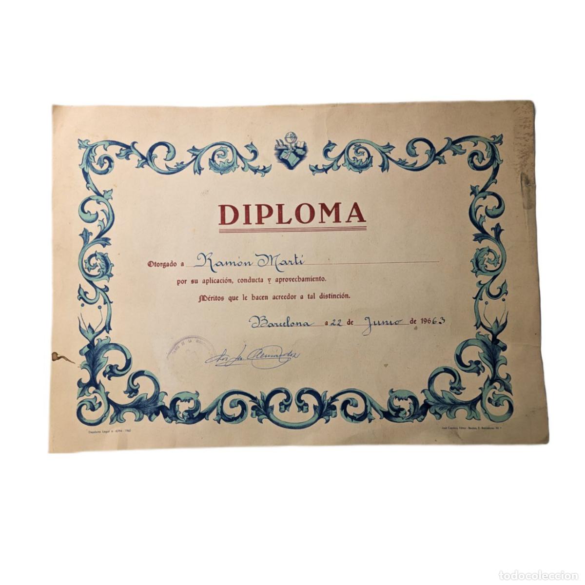 C&aacute;mara de fotos: Diploma del Artista Ram&oacute;n Mart&iacute;
